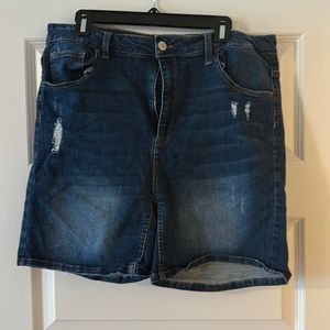 Risen jean shorts